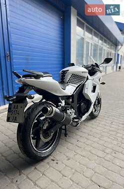 Спортбайк Hyosung GT 250R 2010 в 