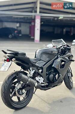 Мотоцикл Спорт-туризм Hyosung GT 250R 2011 в 