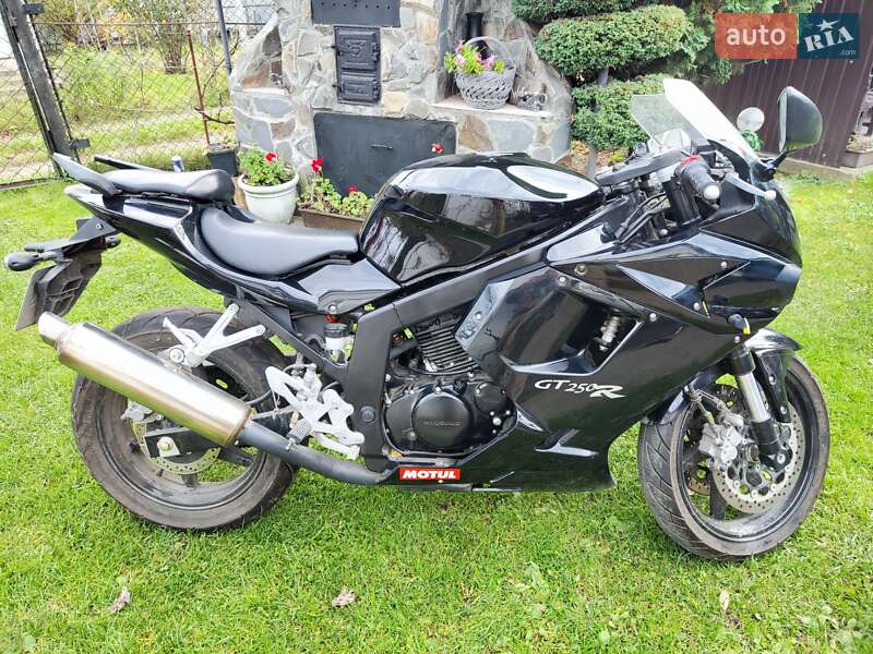 Мотоцикл Спорт-туризм Hyosung GT 250R 2010 в Чернівцях