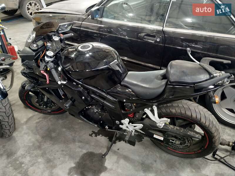 Спортбайк Hyosung GT 650R 2011 в Черновцах