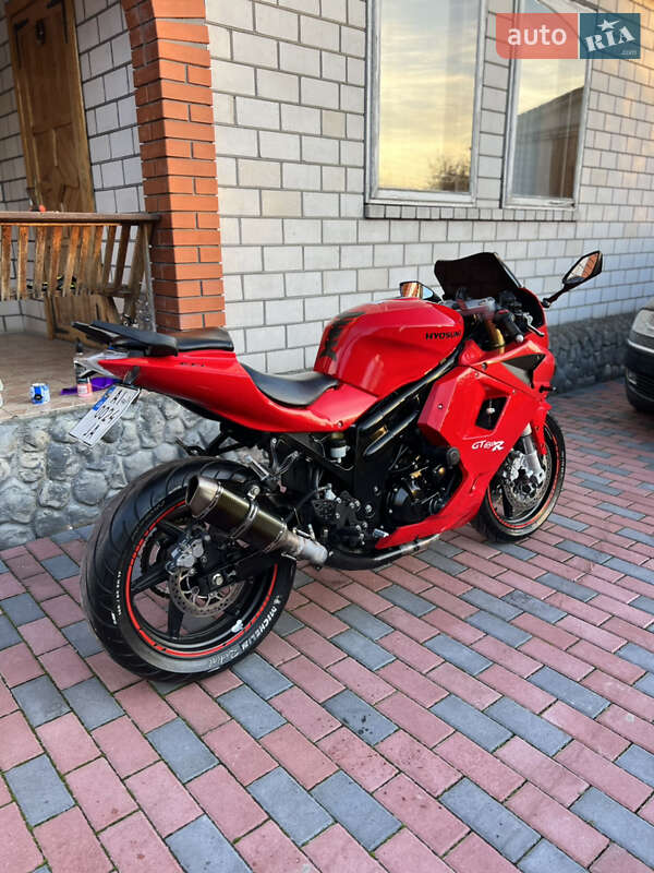 Спортбайк Hyosung GT 650R 2011 в 