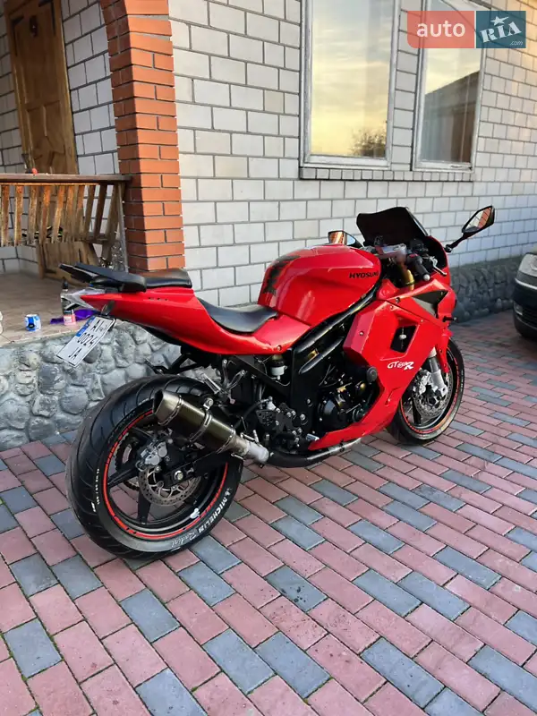 Спортбайк Hyosung GT 650R 2011 в 