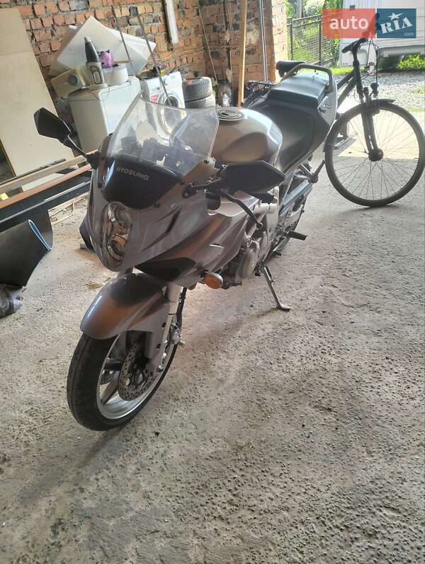 Спортбайк Hyosung GT 650R 2005 в 