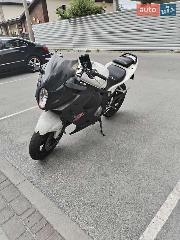 Спортбайк Hyosung GT 650R 2006 в Звягеле