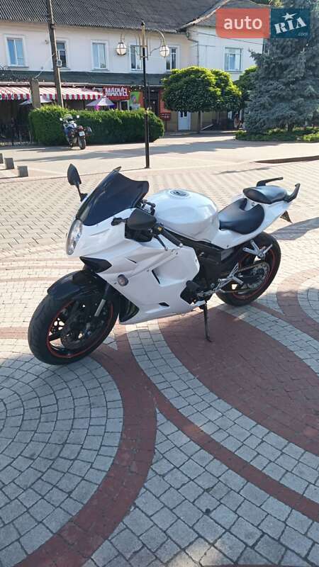 Мотоцикл Спорт-туризм Hyosung GT 650R 2010 в Фастове