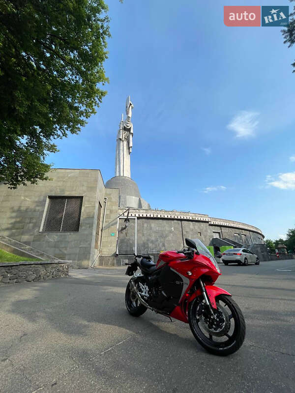Спортбайк Hyosung GT 650R 2011 в Софиевской Борщаговке