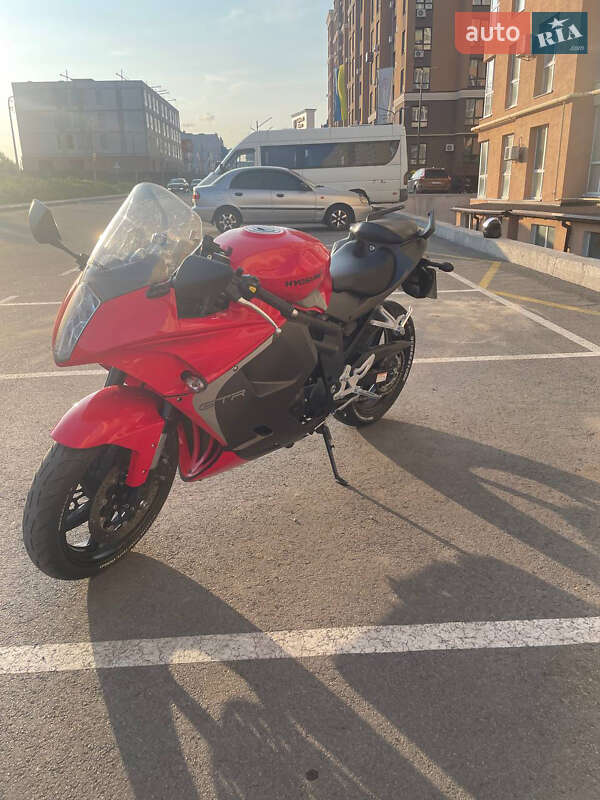 Спортбайк Hyosung GT 650R 2011 в Софиевской Борщаговке