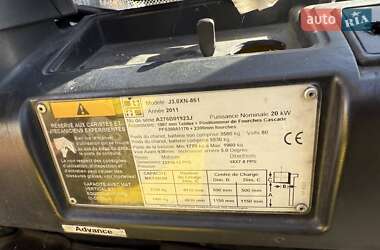 Вилочный погрузчик Hyster J 2011 в 