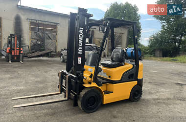 Вилочний навантажувач Hyundai 18L 2010 в Буштино