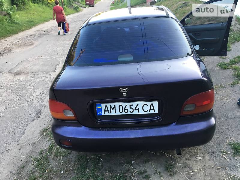 Седан Hyundai Accent 1996 в Житомире