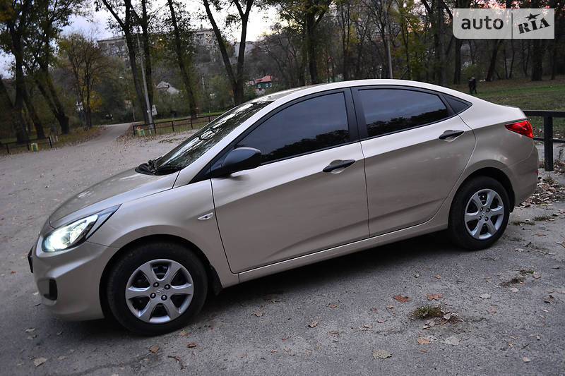 Седан Hyundai Accent 2011 в Сумах