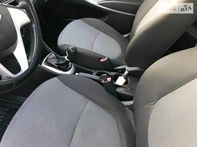 Седан Hyundai Accent 2011 в Мукачевому