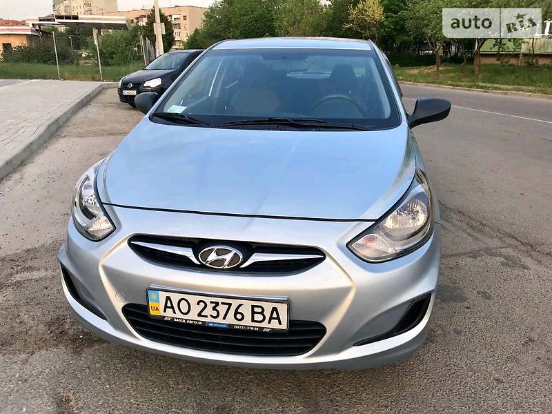 Седан Hyundai Accent 2011 в Мукачевому