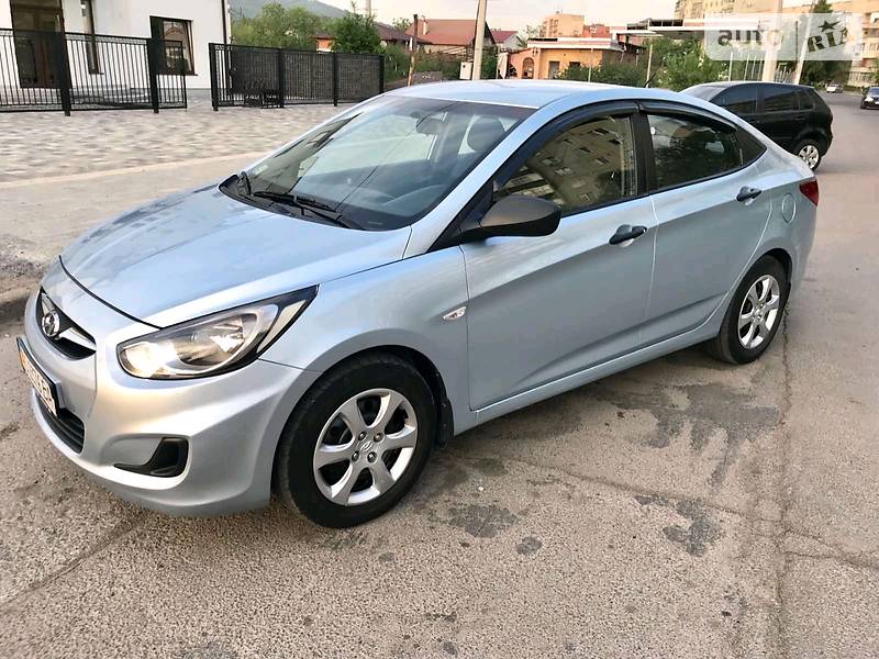 Седан Hyundai Accent 2011 в Мукачевому