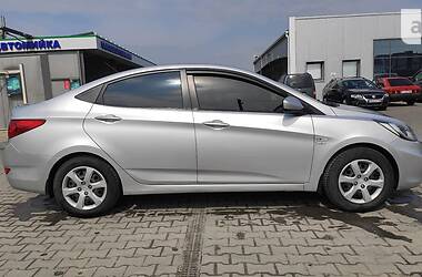 Седан Hyundai Accent 2012 в Каневе