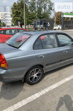 Седан Hyundai Accent 2004 в Мариуполе