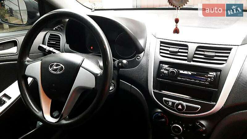 Седан Hyundai Accent 2011 в Ужгороді