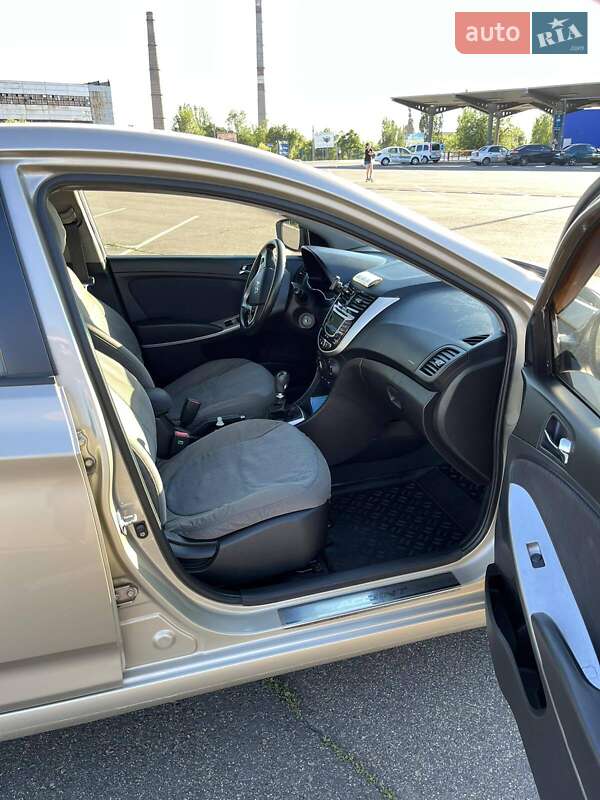 Седан Hyundai Accent 2012 в Кривому Розі