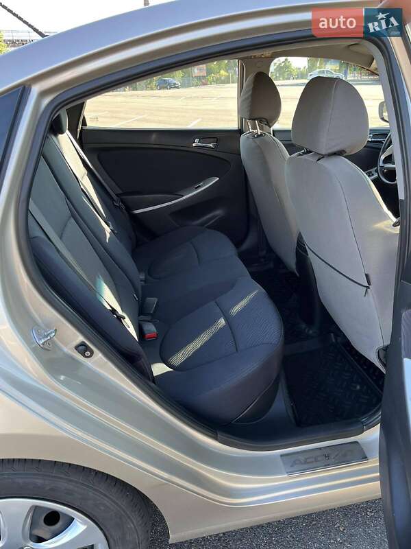 Седан Hyundai Accent 2012 в Кривому Розі