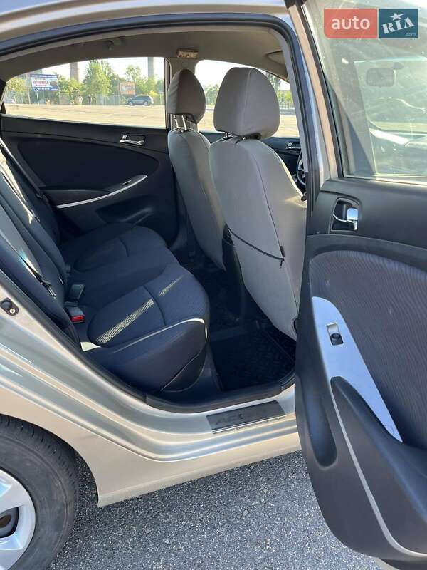 Седан Hyundai Accent 2012 в Кривому Розі