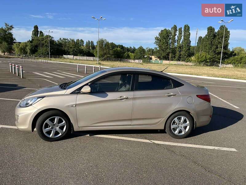 Седан Hyundai Accent 2012 в Кривому Розі