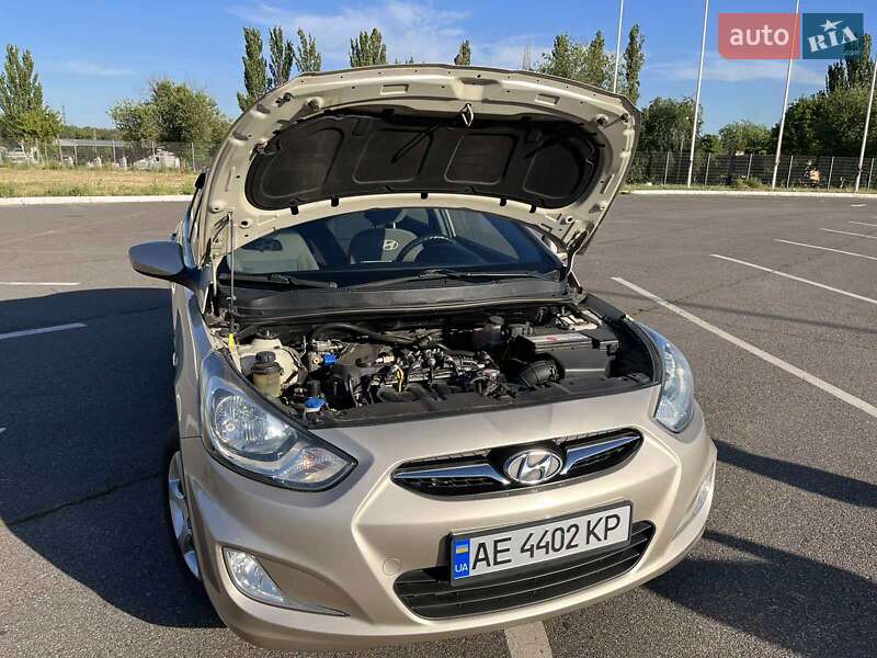 Седан Hyundai Accent 2012 в Кривому Розі