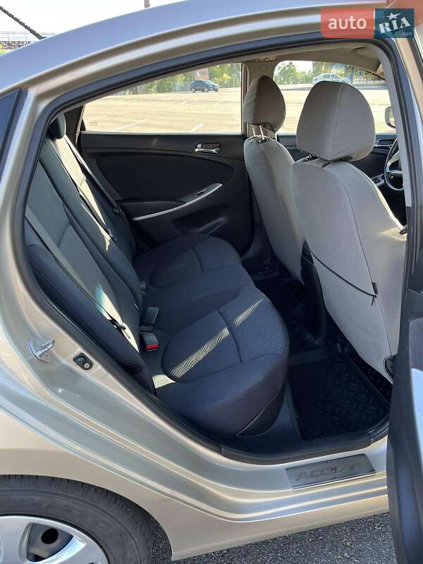 Седан Hyundai Accent 2012 в Кривому Розі