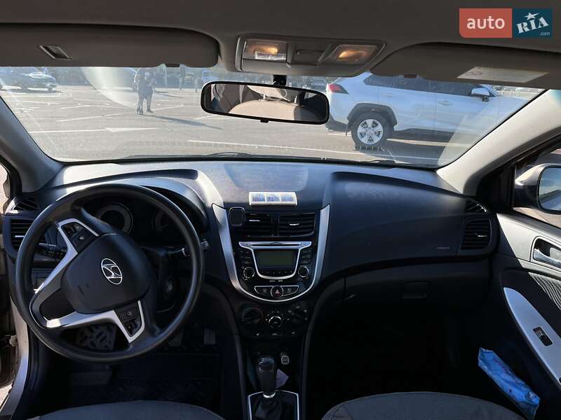 Седан Hyundai Accent 2012 в Кривому Розі