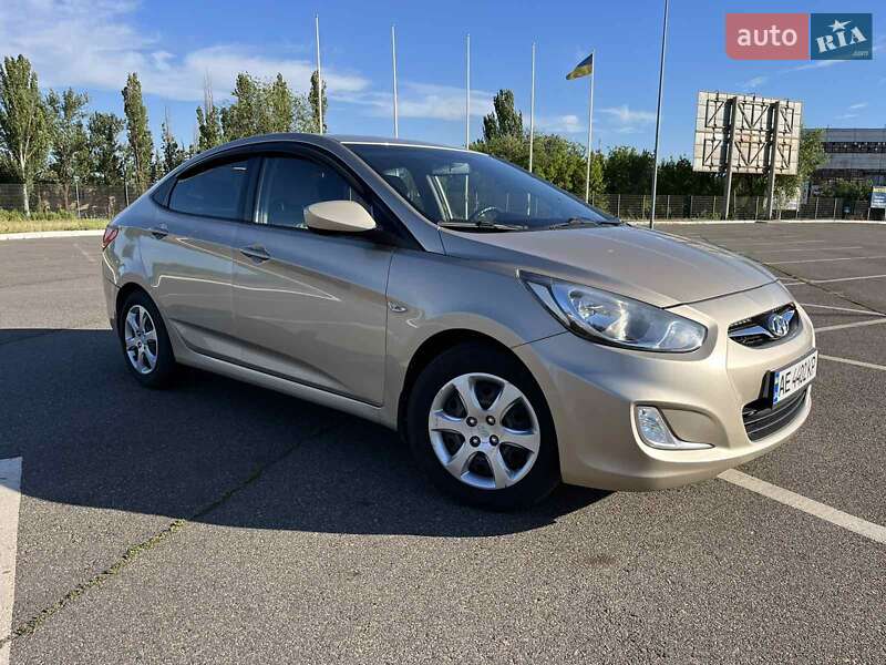 Седан Hyundai Accent 2012 в Кривому Розі