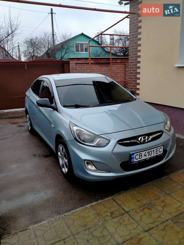 Hyundai Accent 2011