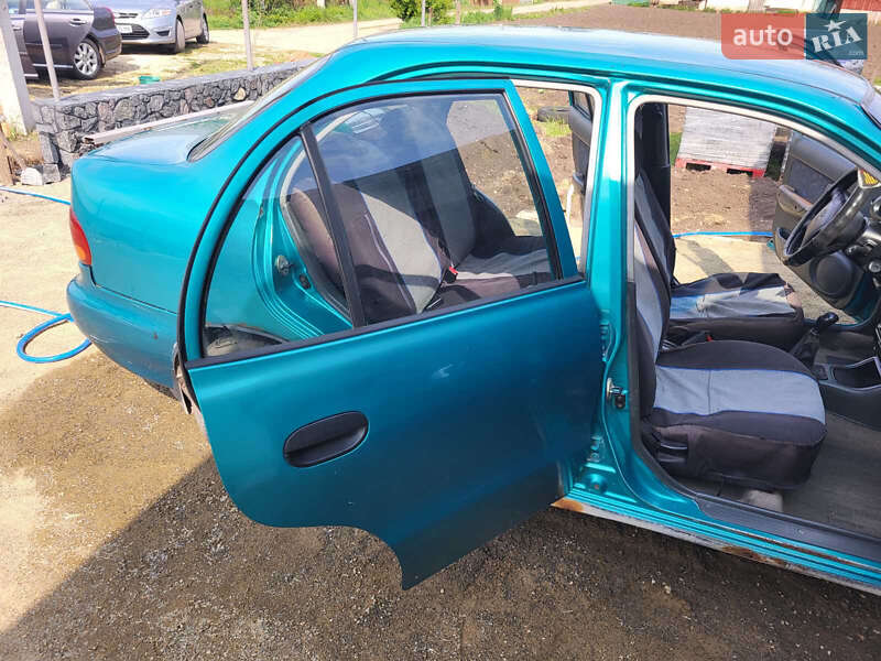 Седан Hyundai Accent 1996 в Деражне