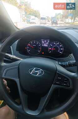 Хэтчбек Hyundai Accent 2014 в 