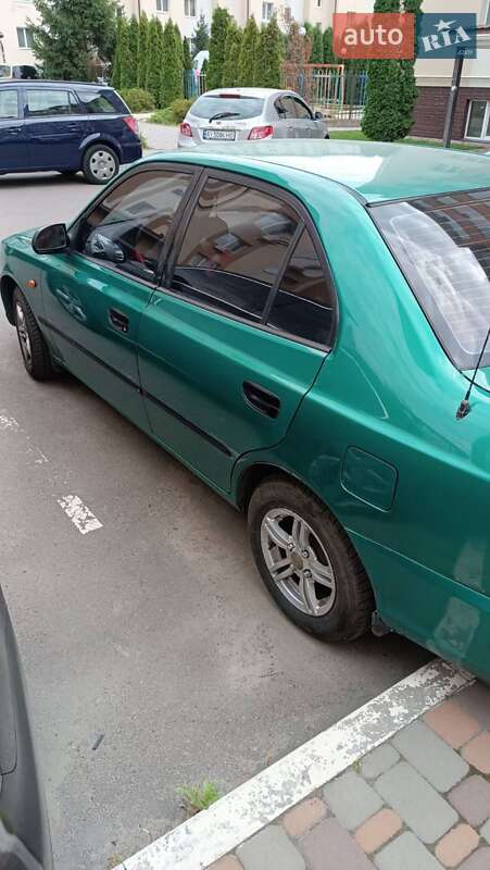 Седан Hyundai Accent 2000 в Киеве