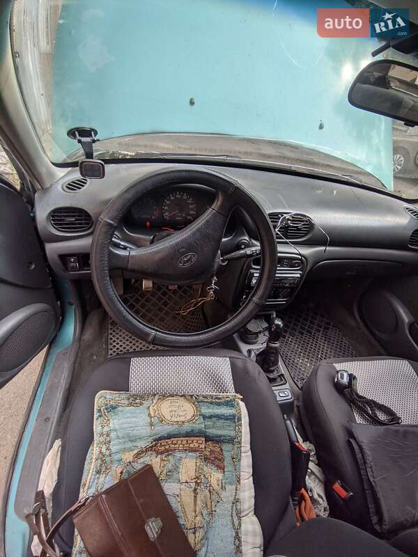 Седан Hyundai Accent 1995 в Кривом Роге