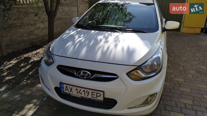 Седан Hyundai Accent 2012 в Костополе