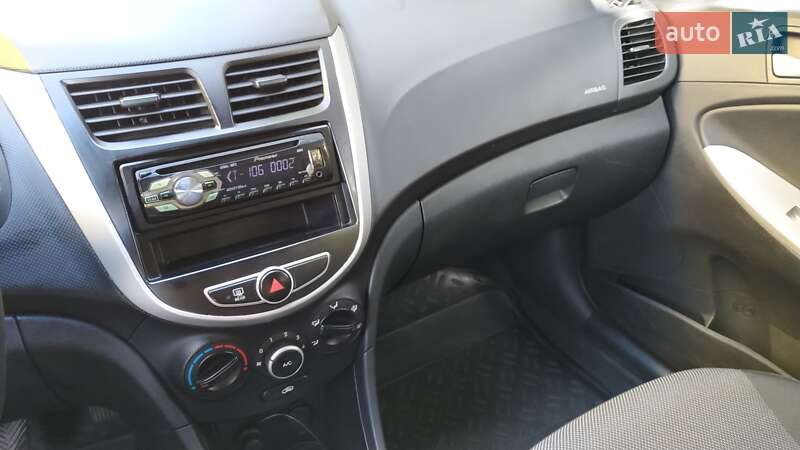Седан Hyundai Accent 2012 в Костополе