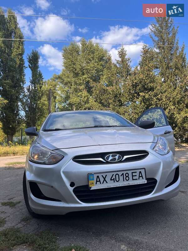 Седан Hyundai Accent 2013 в Кривому Розі