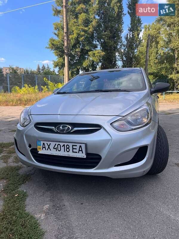 Седан Hyundai Accent 2013 в Кривому Розі