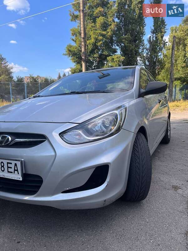 Седан Hyundai Accent 2013 в Кривому Розі