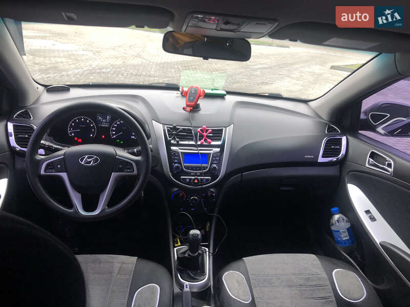 Седан Hyundai Accent 2012 в Ивано-Франковске