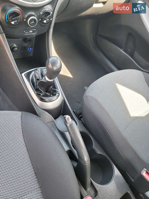 Хетчбек Hyundai Accent 2011 в Києві фото 34 Хетчбек Hyundai Accent 2011 в Києві