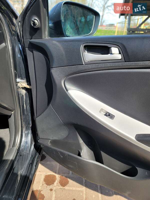 Хетчбек Hyundai Accent 2011 в Києві фото 38 Хетчбек Hyundai Accent 2011 в Києві