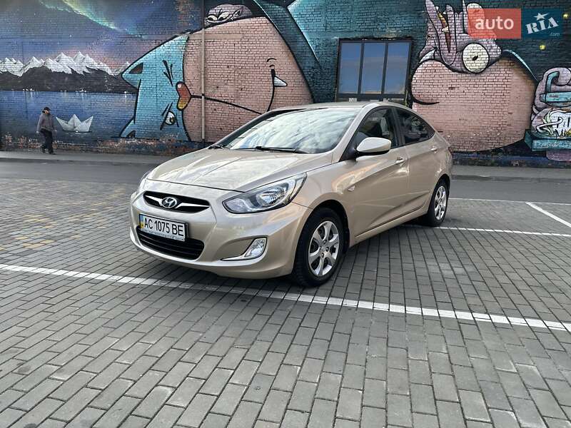 Hyundai Accent 2012