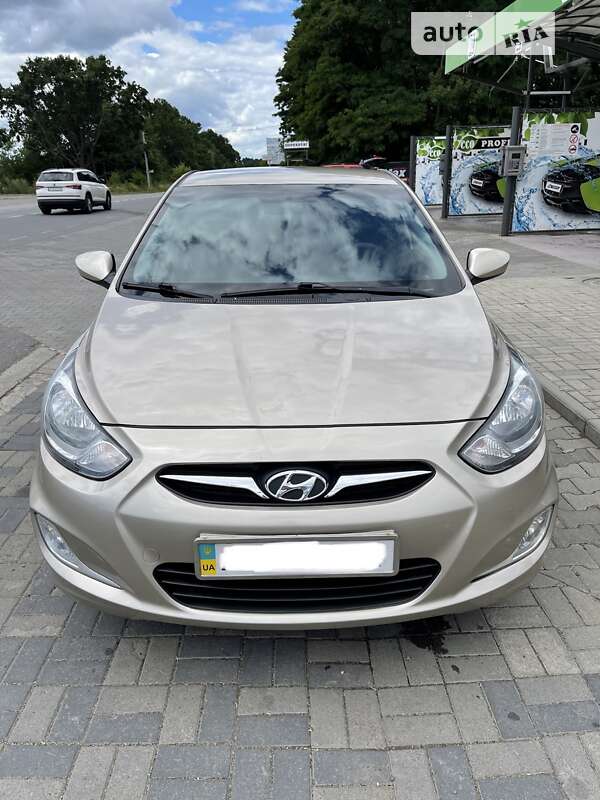Седан Hyundai Accent 2012 в Ивано-Франковске