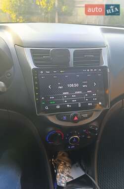 Хэтчбек Hyundai Accent 2014 в 