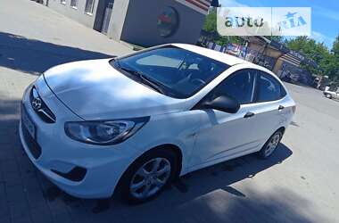 Седан Hyundai Accent 2013 в Чемерівцях