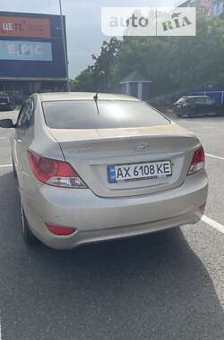 Седан Hyundai Accent 2013 в Ужгороді