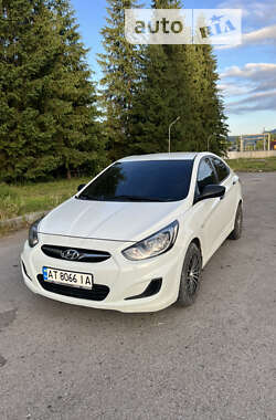 Седан Hyundai Accent 2013 в Верховине