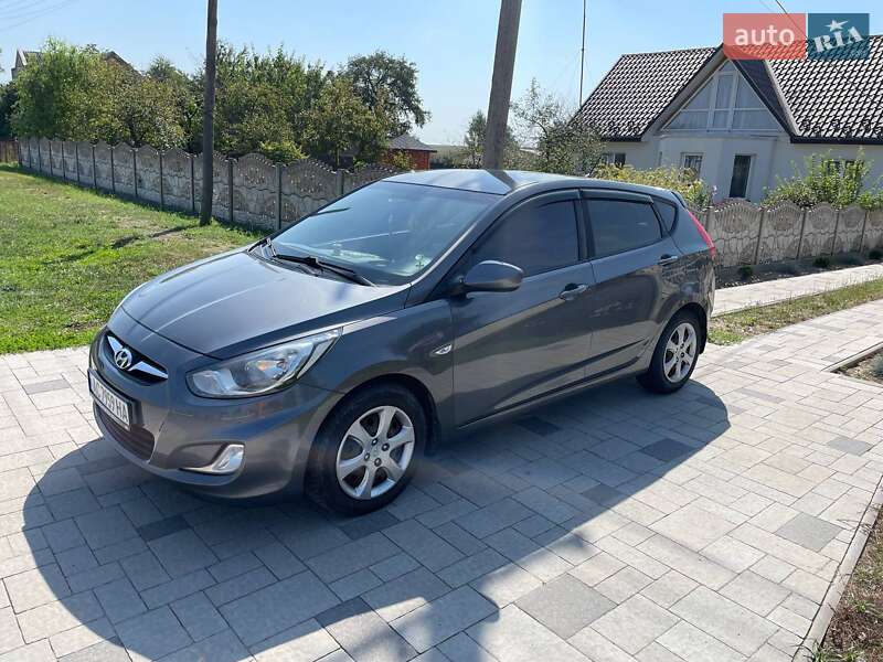 Хэтчбек Hyundai Accent 2012 в 