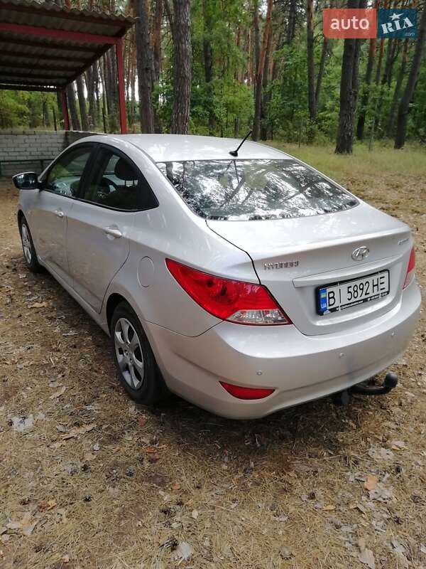 Седан Hyundai Accent 2012 в Карловке